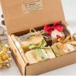 Комплект четири ръчноправени сапуна.