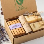 Комплект 2 сапуна с дървена сапунерка.